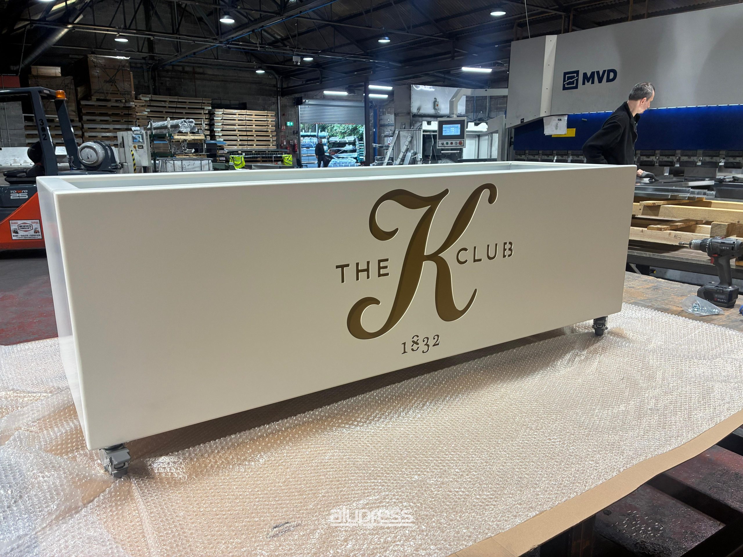 aluminium-alupress-planter-2
